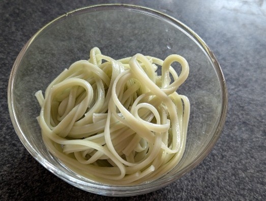 のど越しがよい！中島菜うどんの牡蠣添え