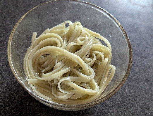 のど越しがよい！中島菜うどんの牡蠣添え