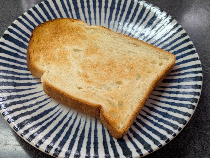 甘じょっぱさがたまらない！塩はちみつトースト