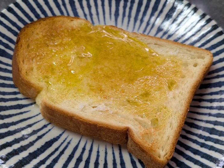 甘じょっぱさがたまらない！塩はちみつトースト