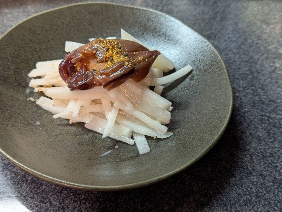 「ほたるいか粋づくり」の大根サラダ