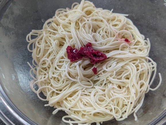 甘えびの塩辛を加える