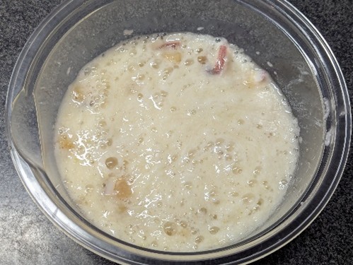 調味料を加えて混ぜ合わせる