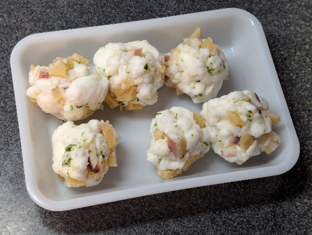 弱火で焼き、途中で蓋をして蒸し焼きにする