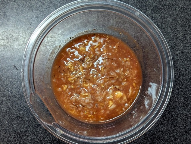 材料を混ぜ合わせる