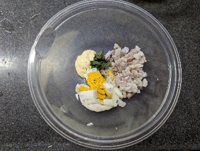 材料を混ぜ合わせる
