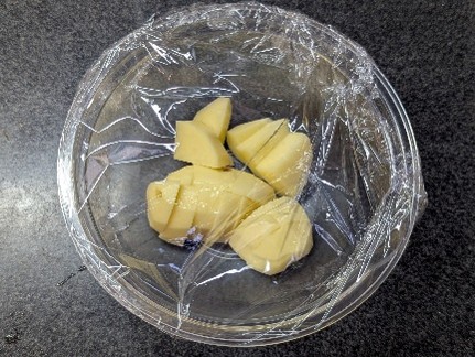 じゃがいもを電子レンジで加熱する